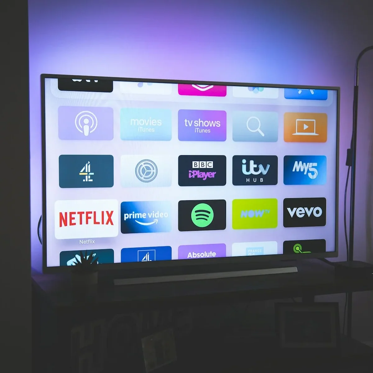 Vitron 32 Inch Smart TV for sale in Kenya